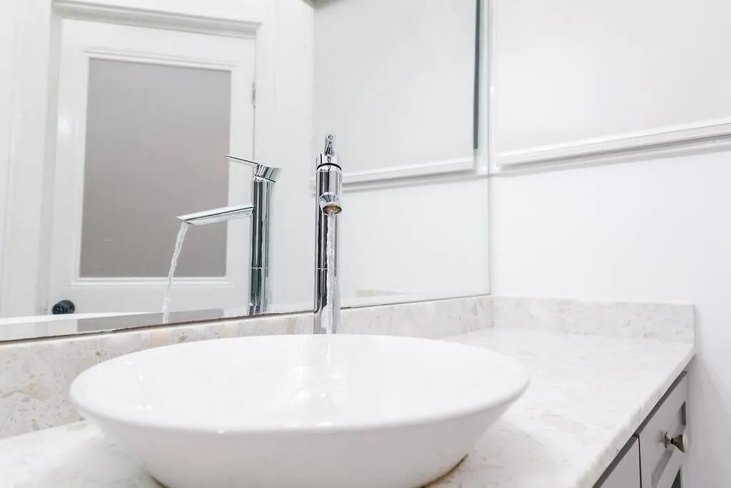 Apartment Choose To Be Happy At The Seville Kingston